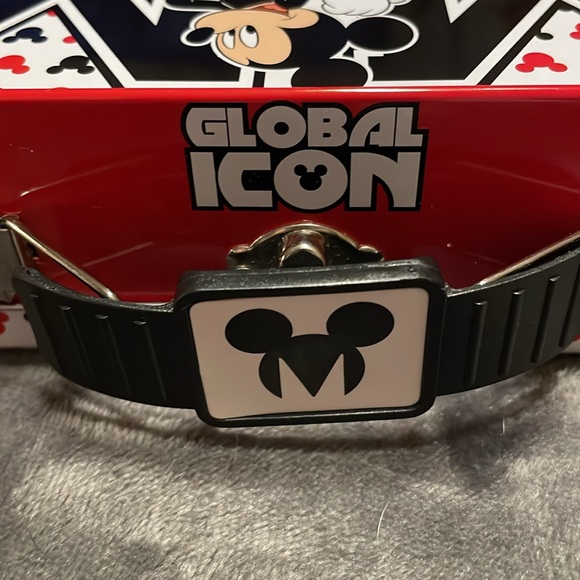 NWT’s Mickey Mouse global icon tin toolbox- w/black plastic handle - Picture 5 of 10